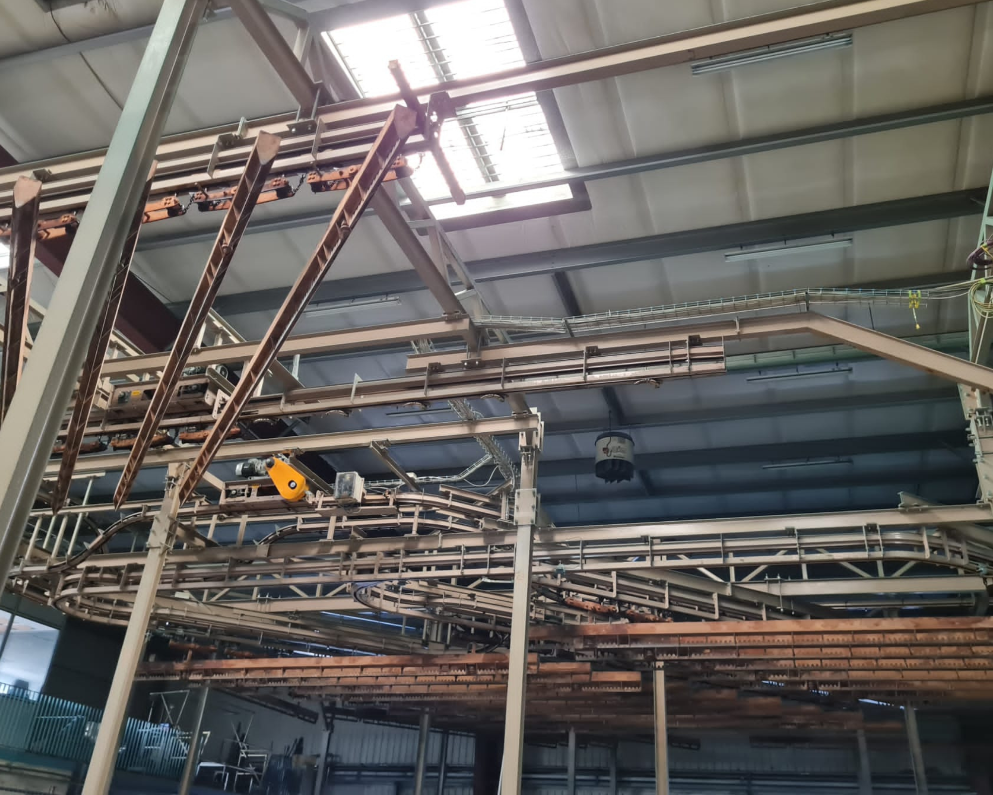 Convoyeur à chaîne birail OCA permettant le transport de panneaux de grillage