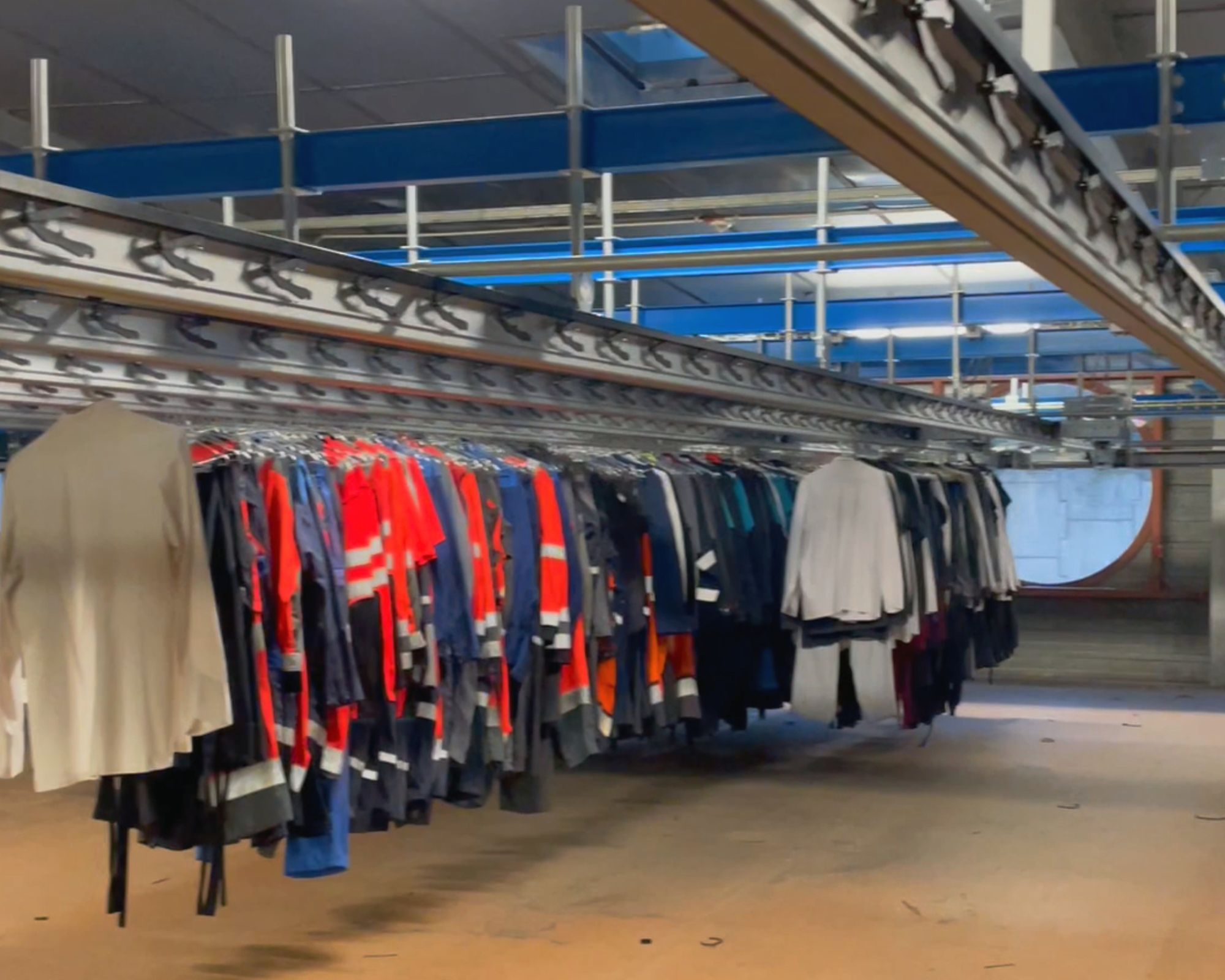 Convoyeur OCA pour stockage dynamique de vêtements