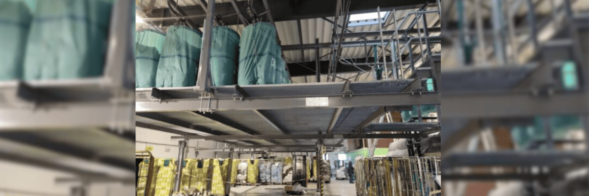 Plateforme de sécurisation la zone de stockage de slings d'une blanchisserie industrielle